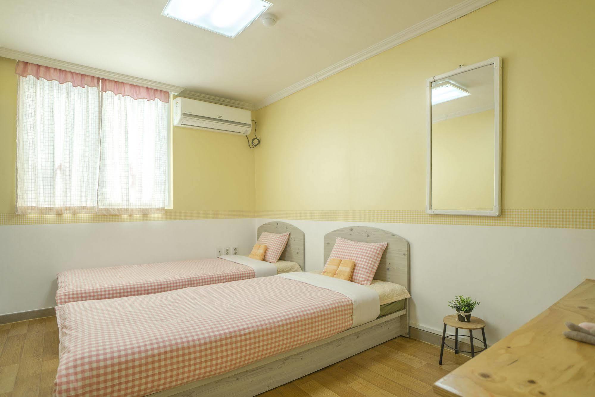 Dalkom Myeongdong Guesthouse Сеул Екстериор снимка